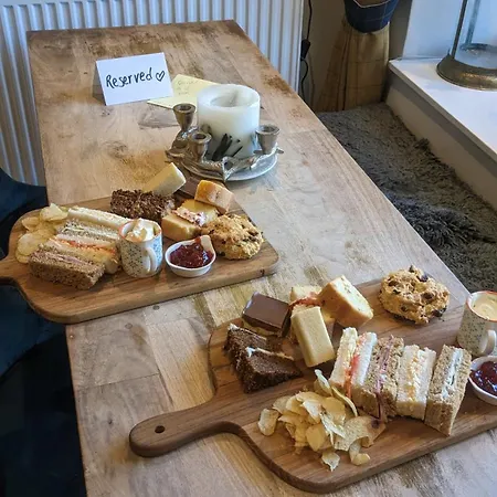 Castle Keep Tea Nocleg ze śniadaniem 3*