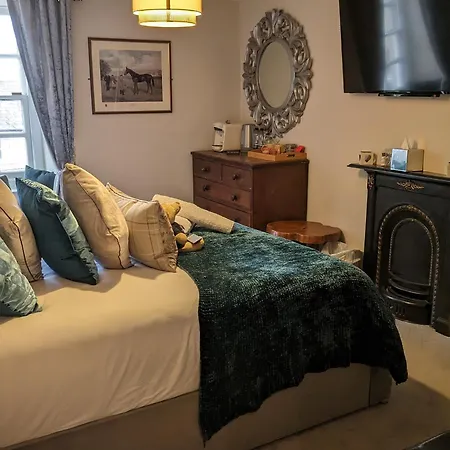 Castle Keep Tea Nocleg ze śniadaniem 3*